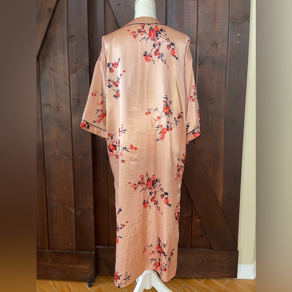 “Good” Robe - Picture 5 of 5